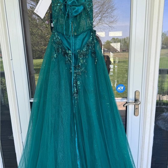 NWT Prom Dress - Picture 3 of 4